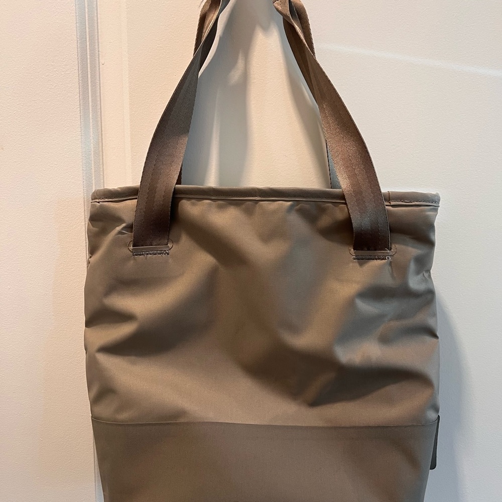 Hydro Flask Tan Duffel Bag - Picture 5 of 8